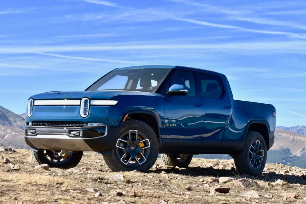 2022-rivian-r1t-front-three-quarter-view-1024x683 Rivian: La Innovadora Tecnología que Está Revolucionando los Carros Eléctricos.