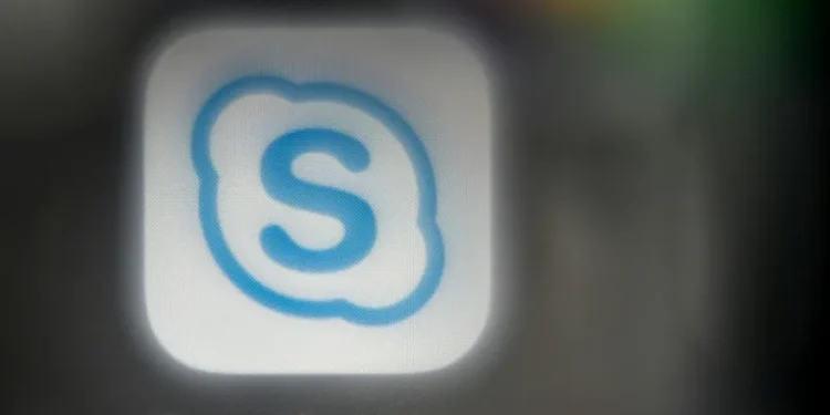 skype-dice-adios El Auge y Caída de Skype: De Rey de las Videollamadas a su Desaparición